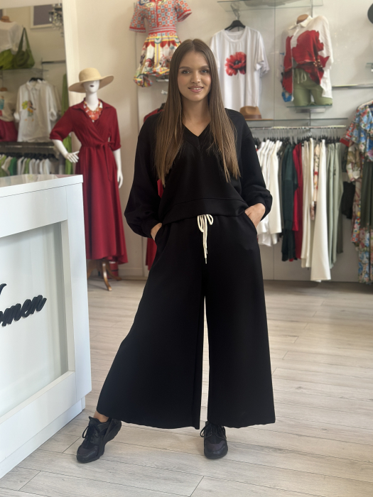 Compleu negru  cu bluza in anchior