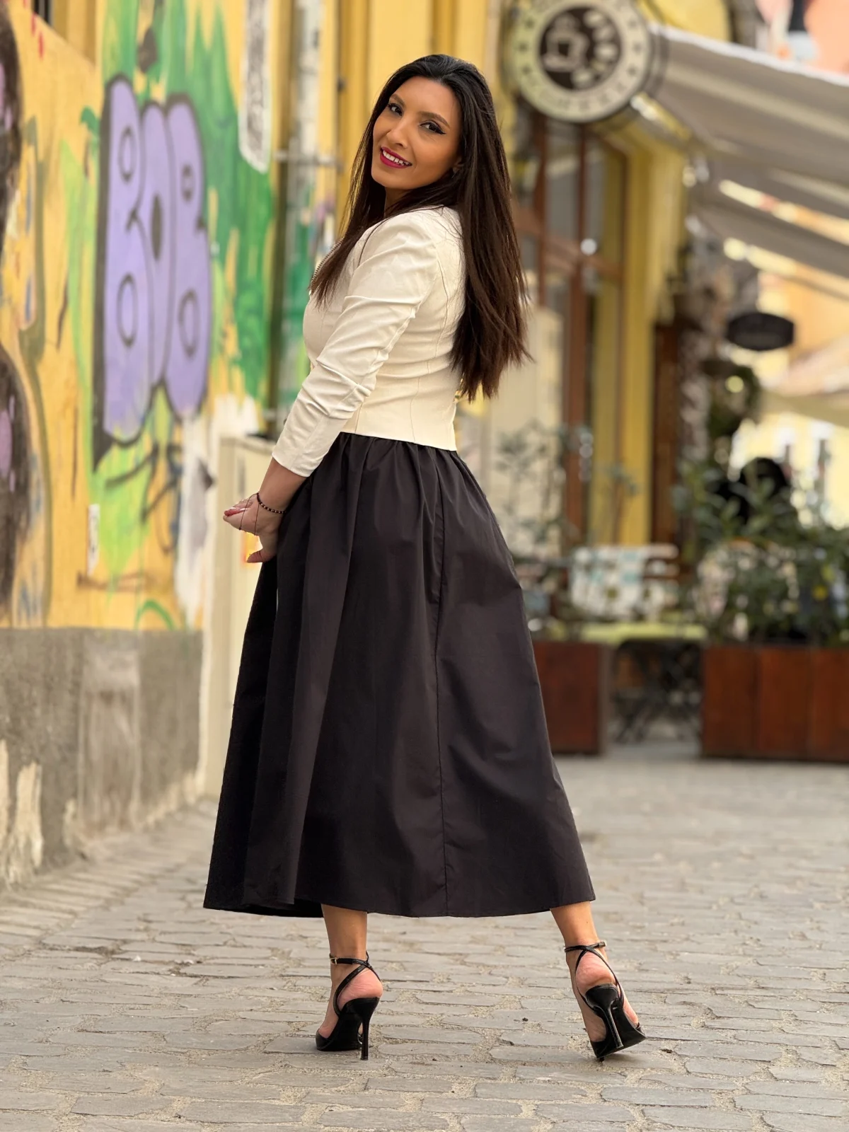 Fusta neagra din bumbac cu floare alba aplicata [4]