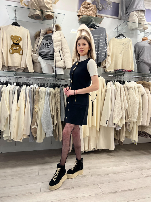 Fusta neagra scurta cu buzunare si nasturi decorativi [2]