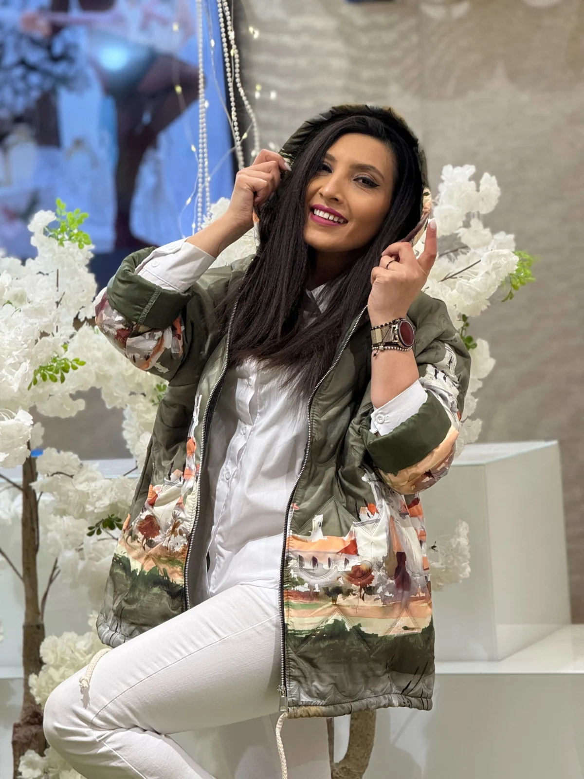 Geaca dama verde cu gluga si imprimeu castel [2]