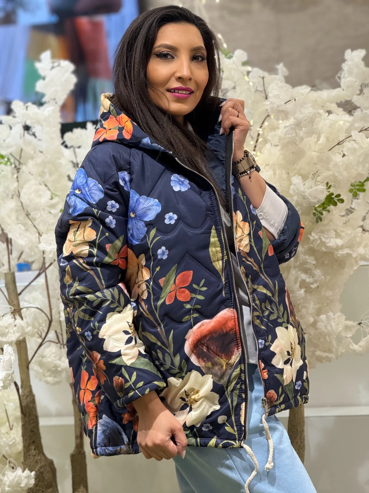 Geaca dama bleumarin cu gluga si imprimeu flori [3]