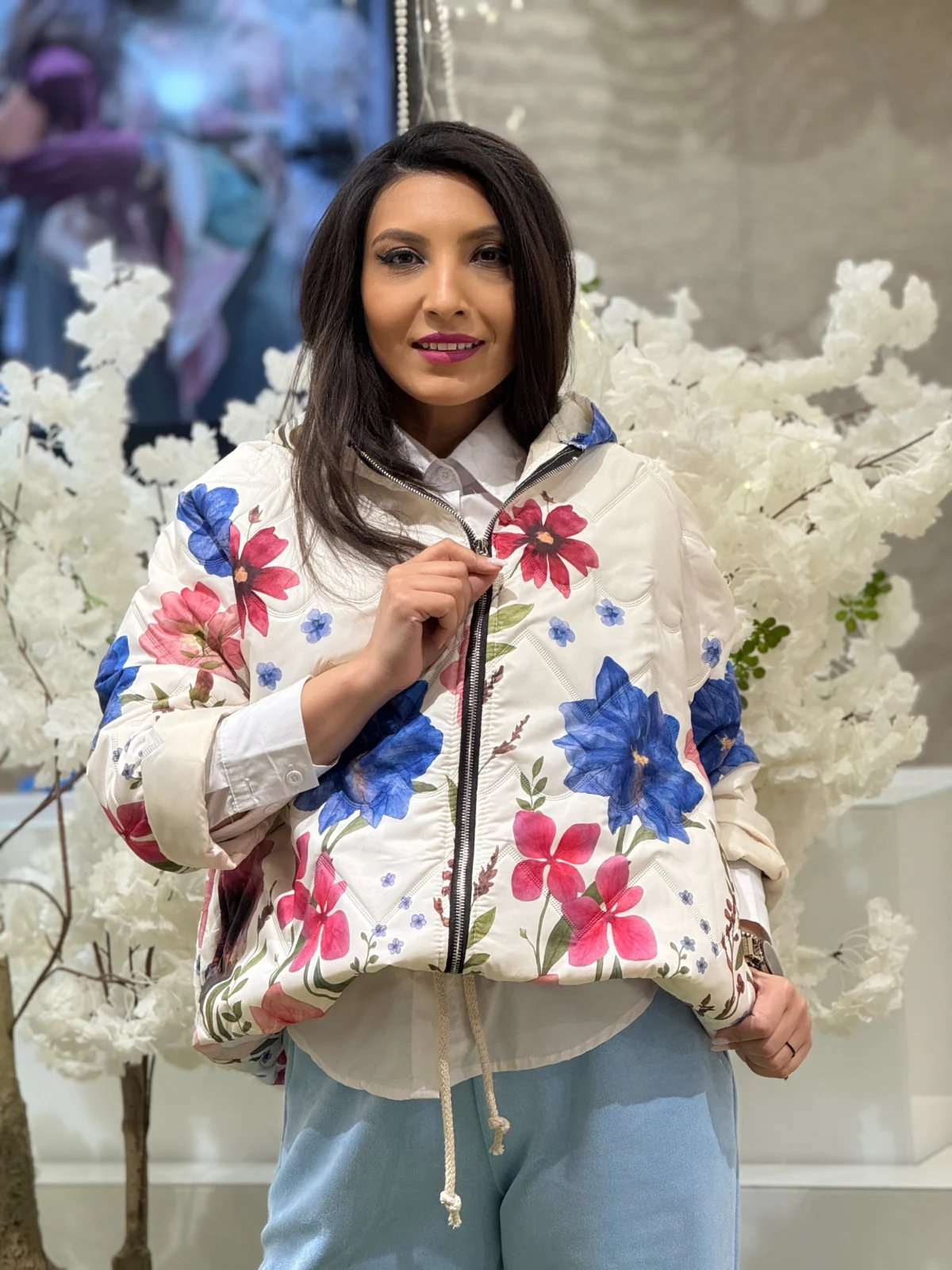 Geaca dama crem cu gluga si imprimeu flori