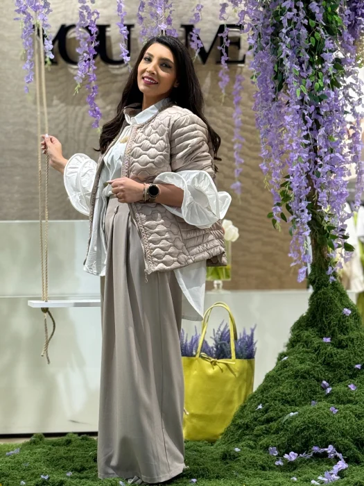 Geaca dama bej cu aplicatii perlute la guler [2]