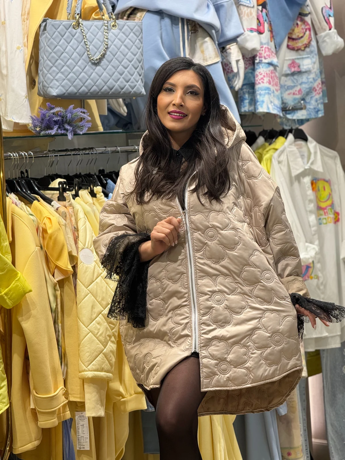 Geaca dama bej cu broderie florala si gluga [5]