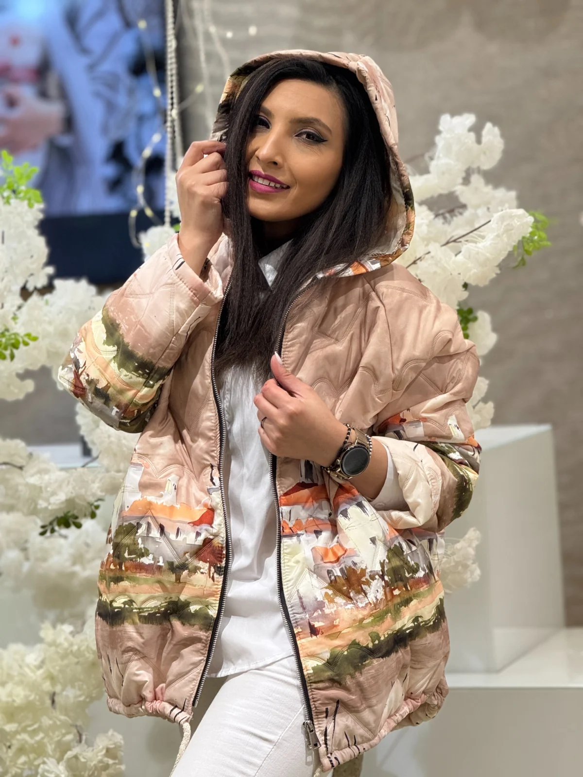 Geaca dama bej cu gluga si imprimeu castel [2]