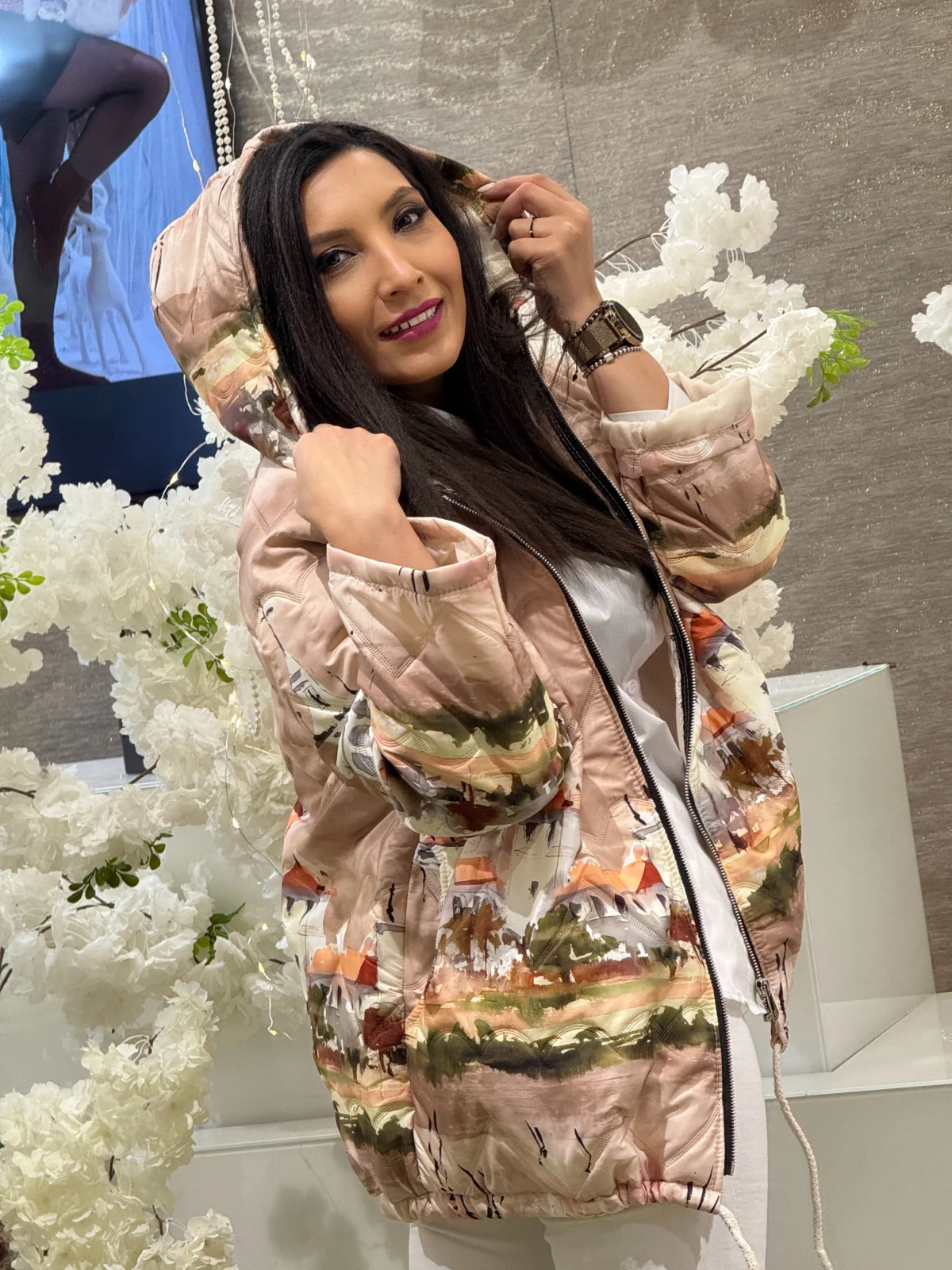 Geaca dama bej cu gluga si imprimeu castel [4]