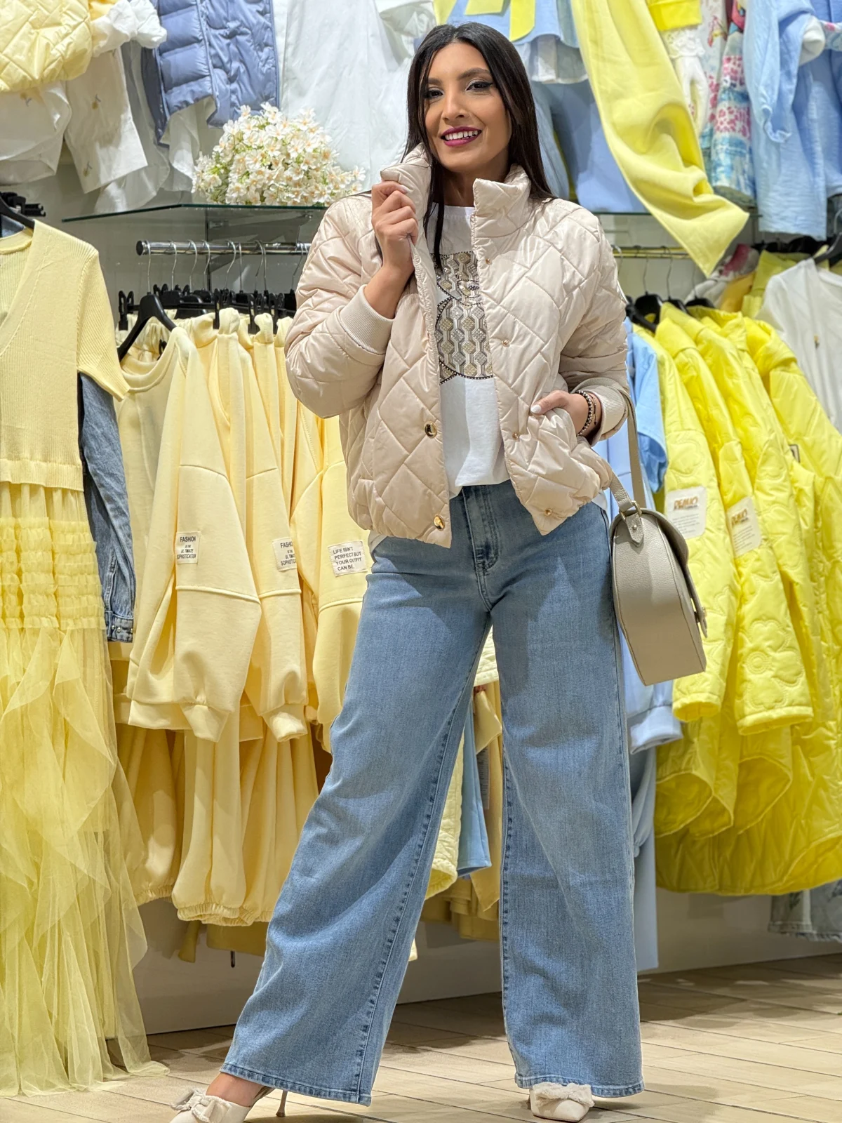 Geaca dama bej matlasata cu manseta la maneca si elastic in talie [6]