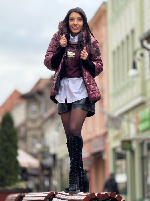 Geaca dama bordo cu gluga cu manseta [3]