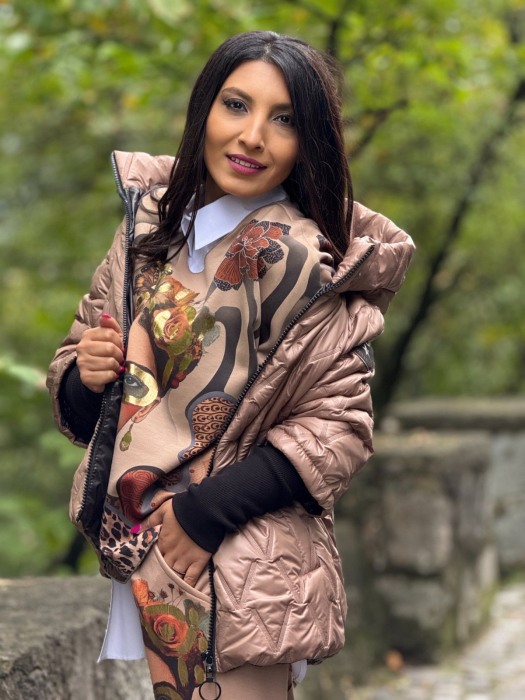 Geaca dama cappuccino cu gluga cu manseta [3]