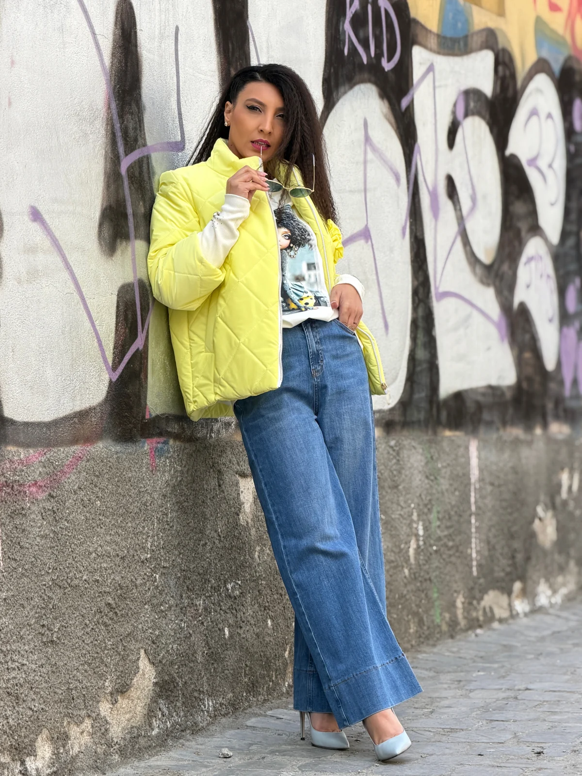 Geaca dama galben pastel cu mansete si trandafir aplicat [2]