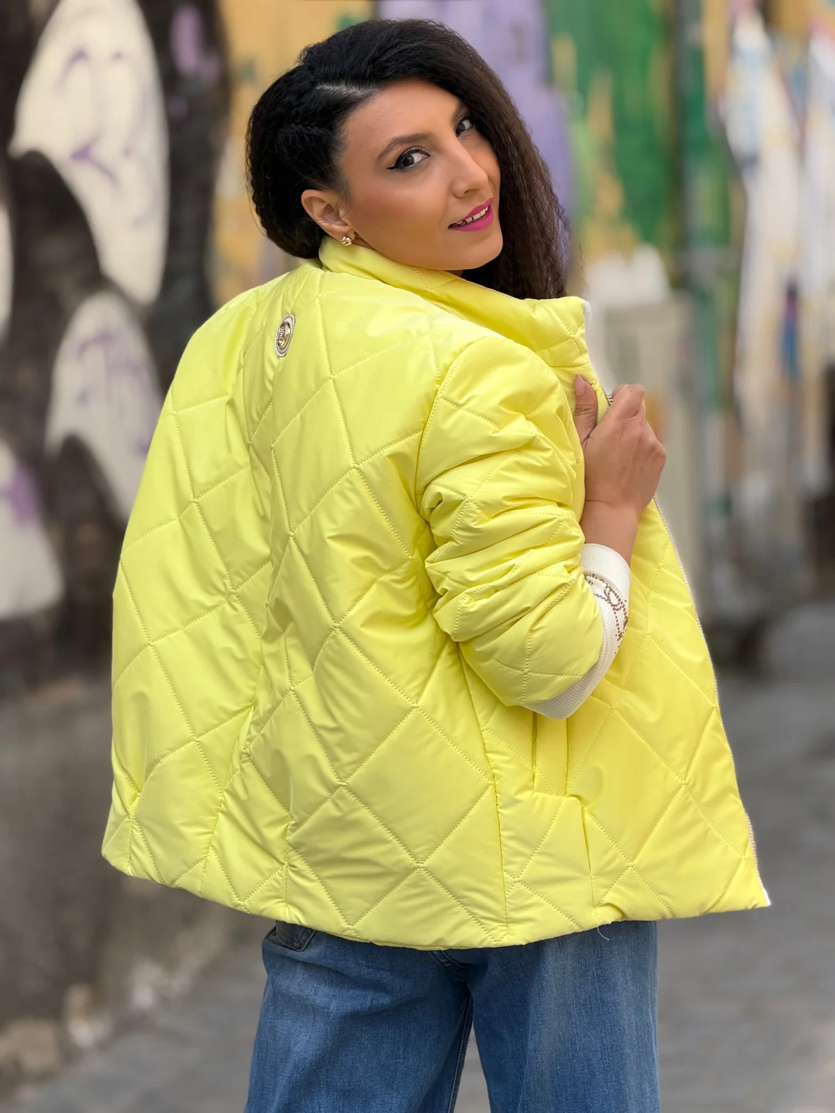 Geaca dama galben pastel cu mansete si trandafir aplicat [5]