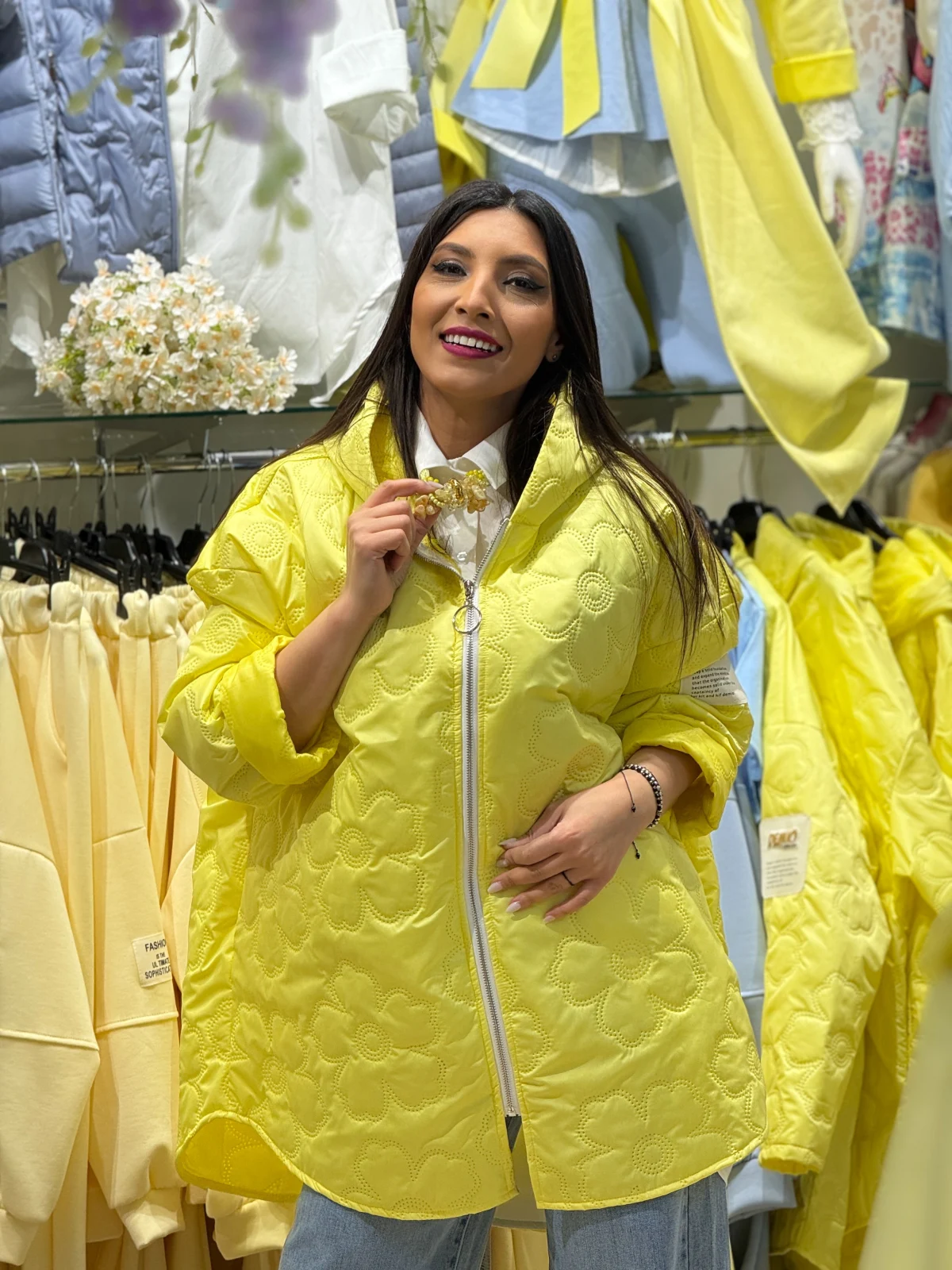 Geaca dama galbena cu broderie florala si gluga [6]