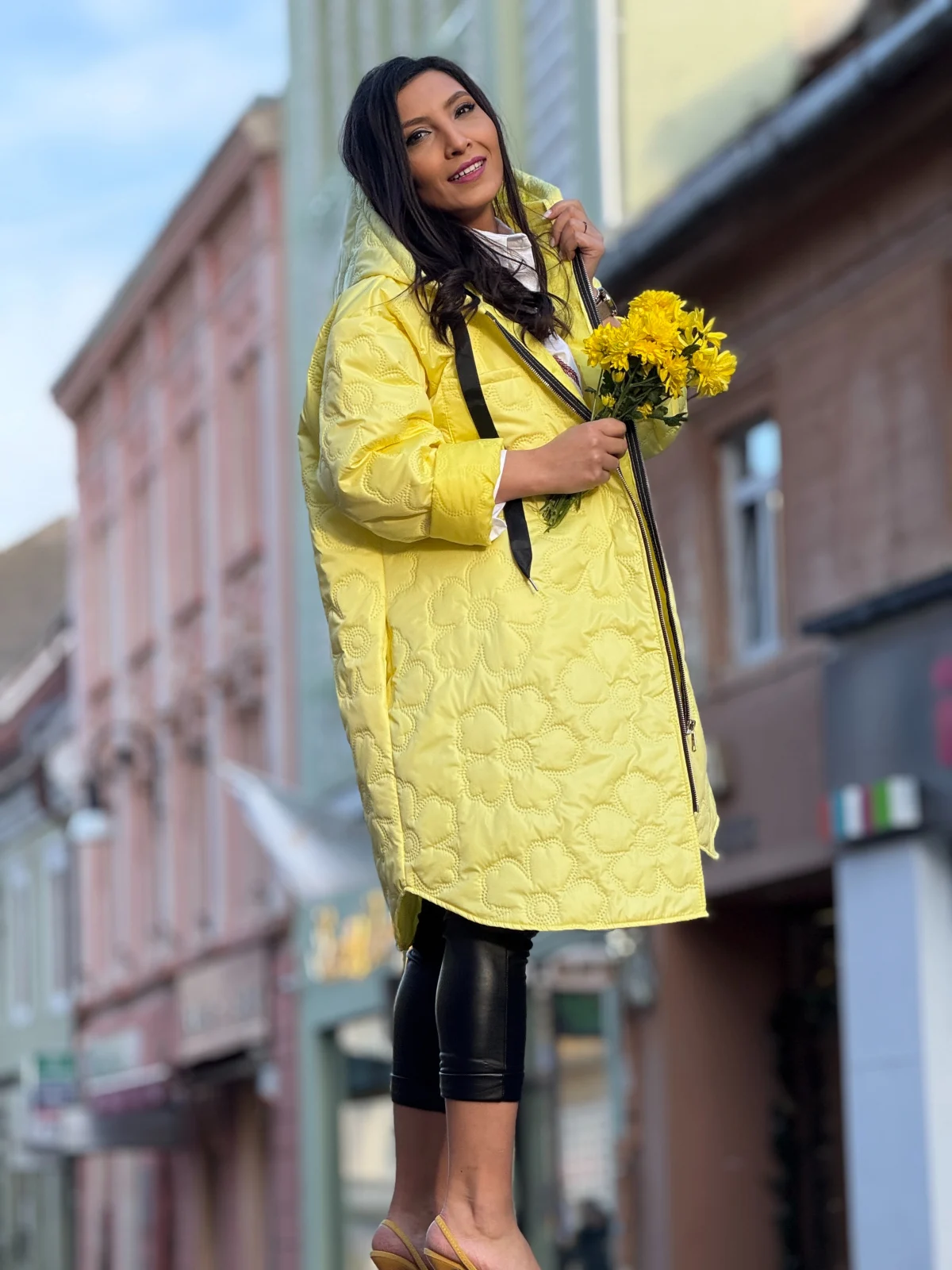 Geaca dama galbena lunga cu broderie florala [10]