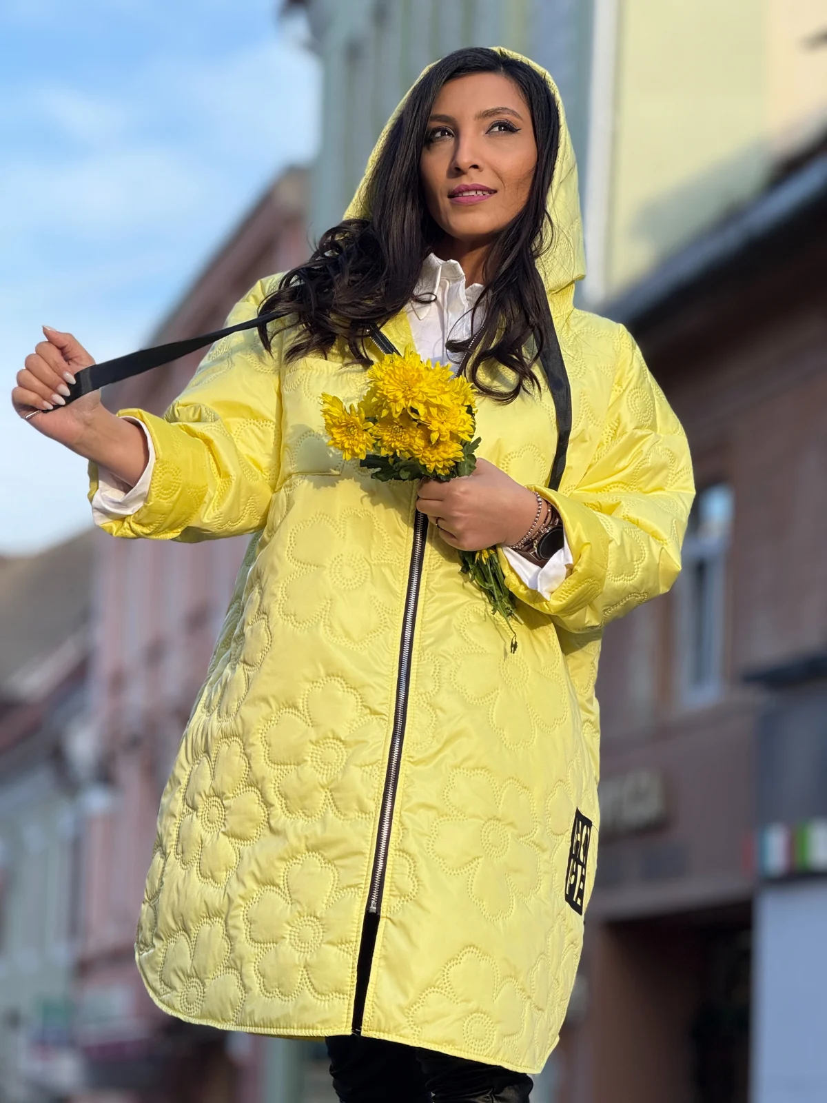 Geaca dama galbena lunga cu broderie florala [7]