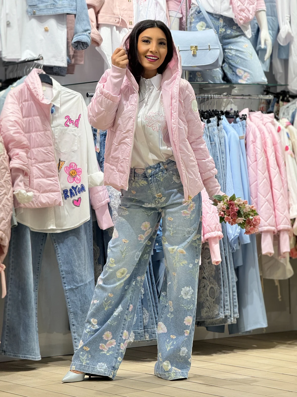 Geaca dama roz cu broderie in V si fermoar integral [4]