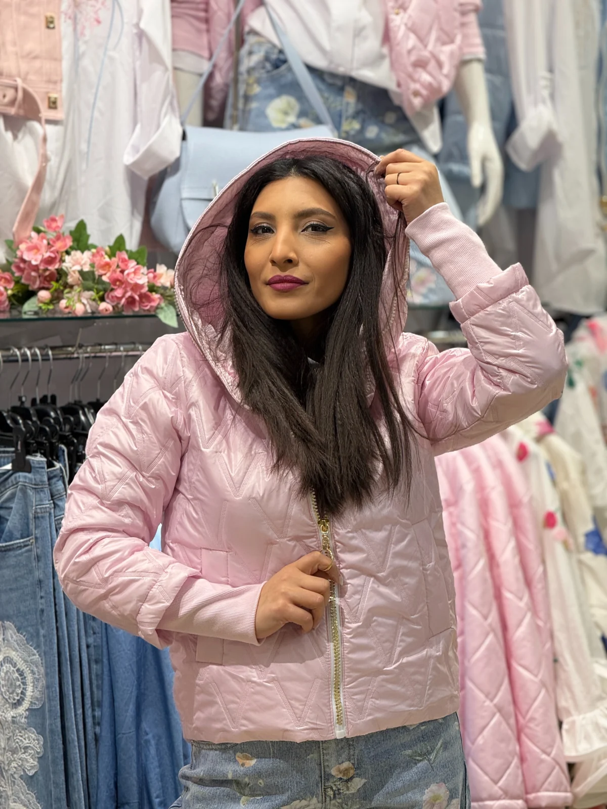 Geaca dama roz cu broderie in V si fermoar integral [7]