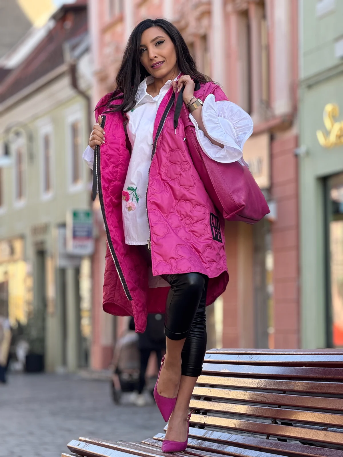 Geaca dama roz lunga cu broderie florala [2]