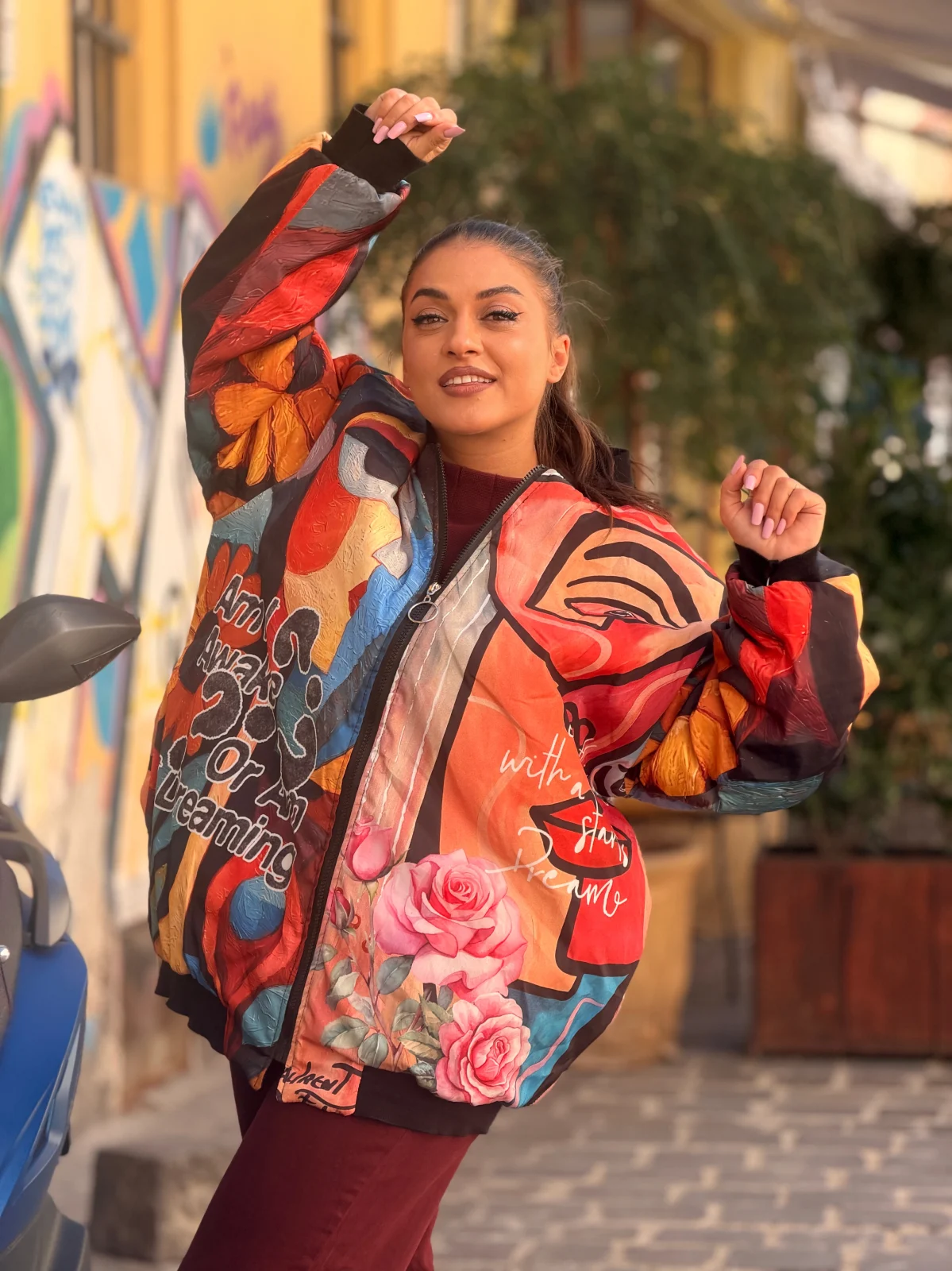 Geaca dama scurta tip bomber cu imprimeu abstract [2]