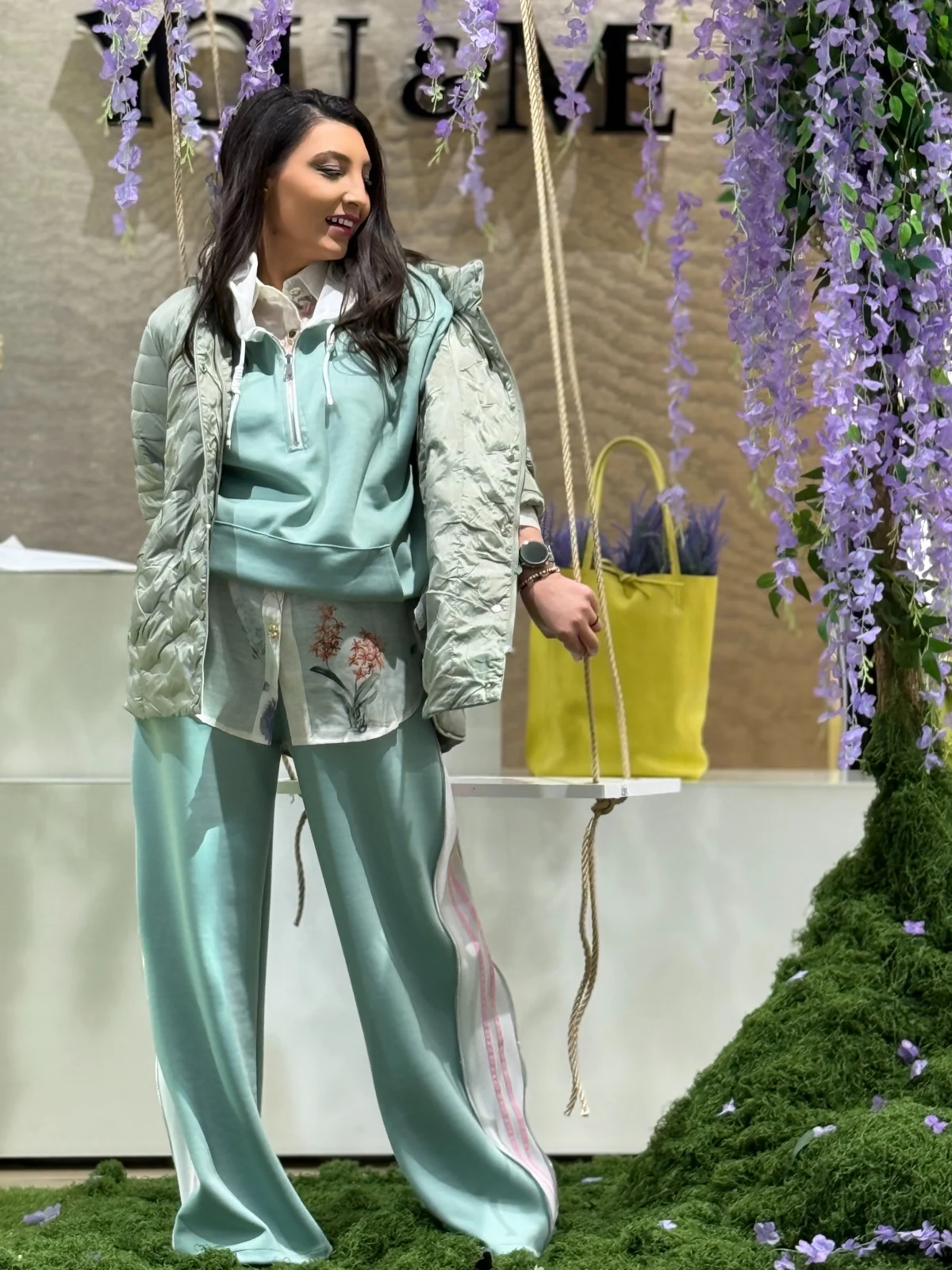 Geaca dama verde menta cu gluga si capse [8]