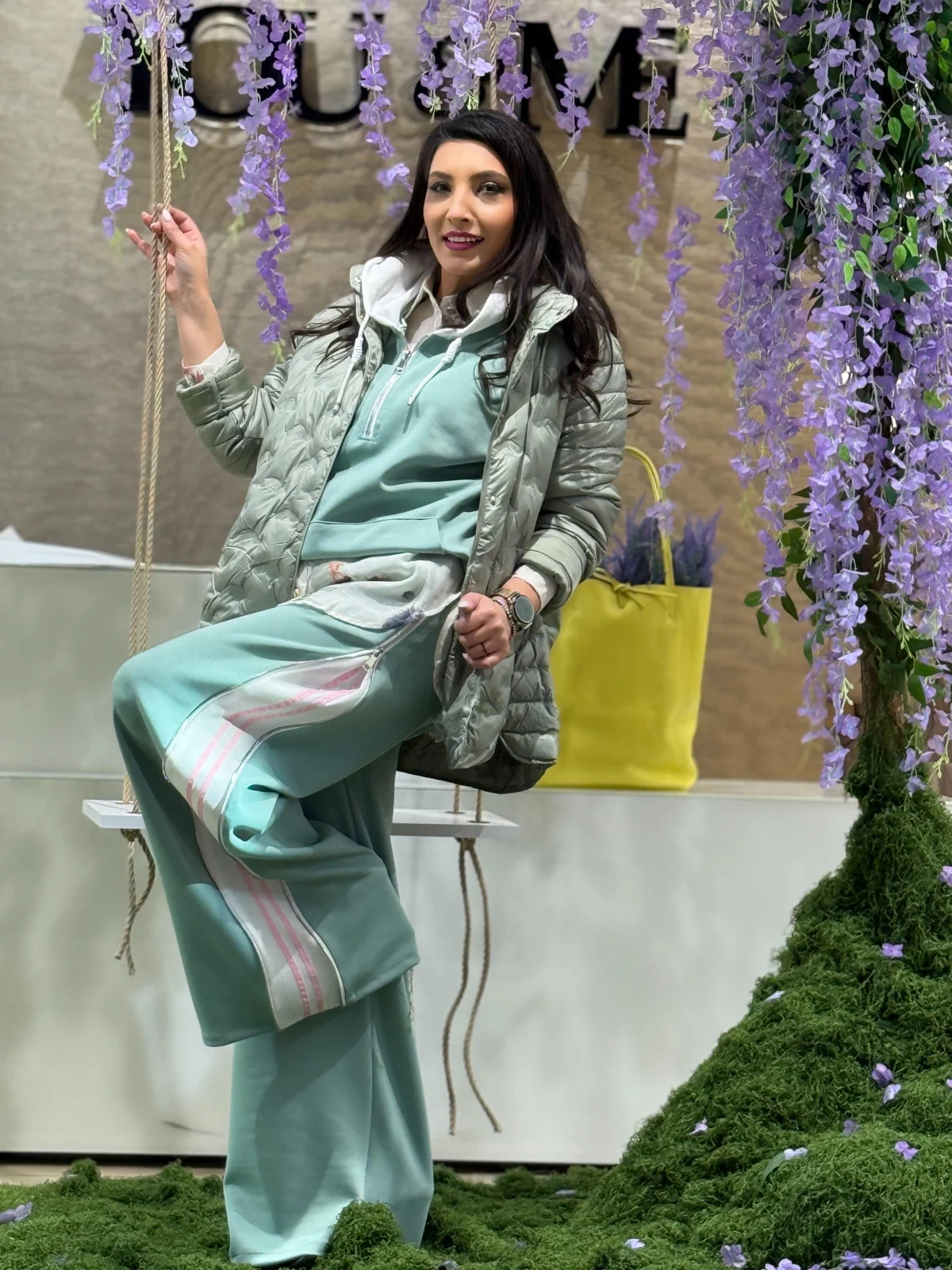 Geaca dama verde menta cu gluga si capse [3]