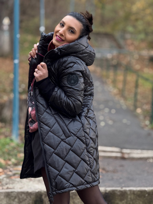 Geaca lunga neagra cu emblema [3]