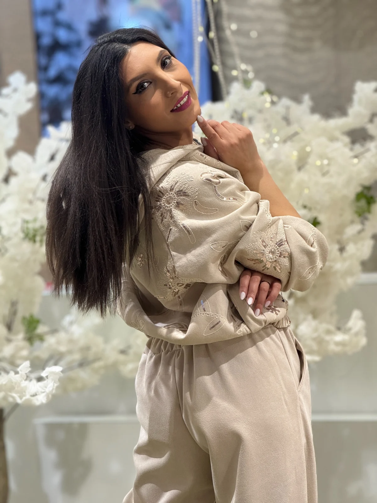 Jacheta dama bej cu gluga si broderii florale [4]