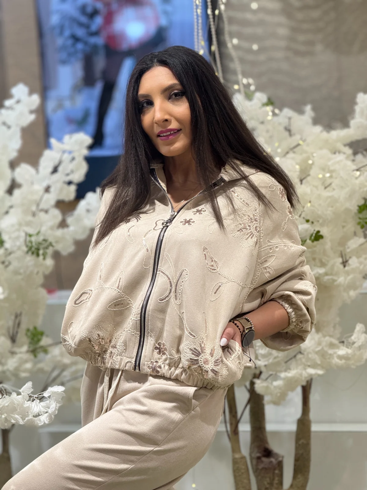 Jacheta dama bej cu gluga si broderii florale [2]