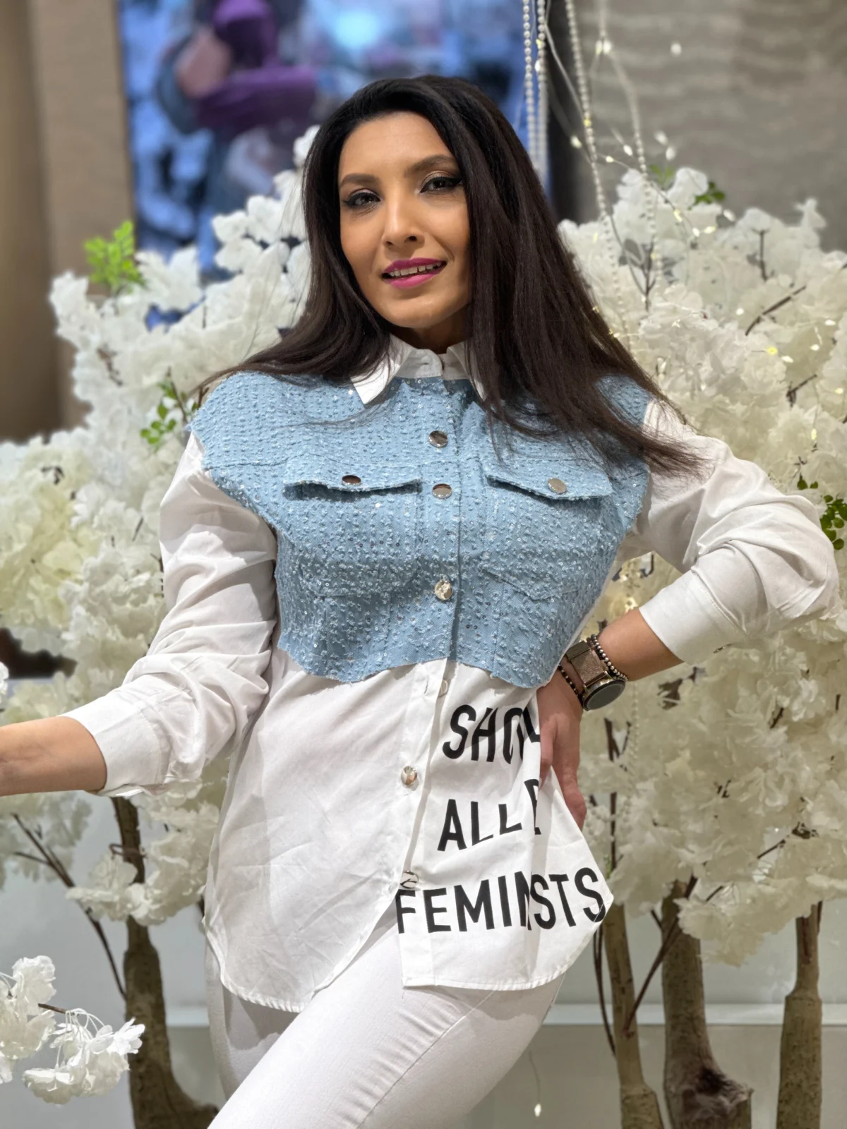 Jacheta dama alba cu insertii din denim si detalii metalice