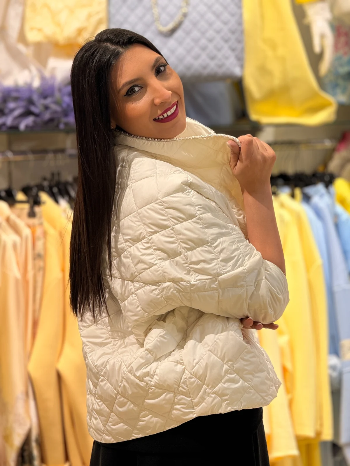 Jacheta dama alba scurta cu detalii fine din perlute [3]