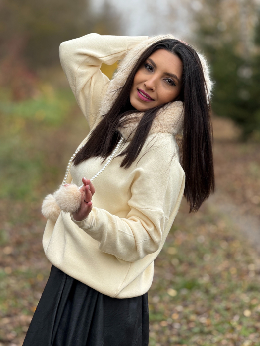 Jacheta dama bej cu blana la gluga si snur din perlute detasabil [2]