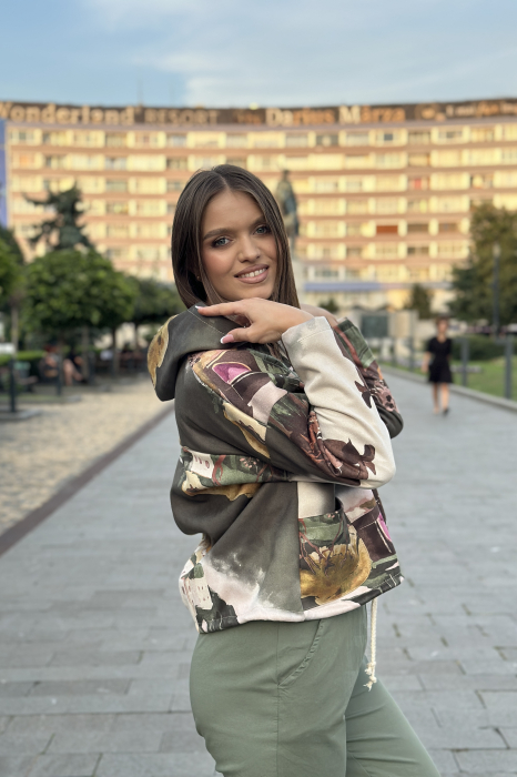 Jacheta dama bej cu imprimeu artistic verde [3]