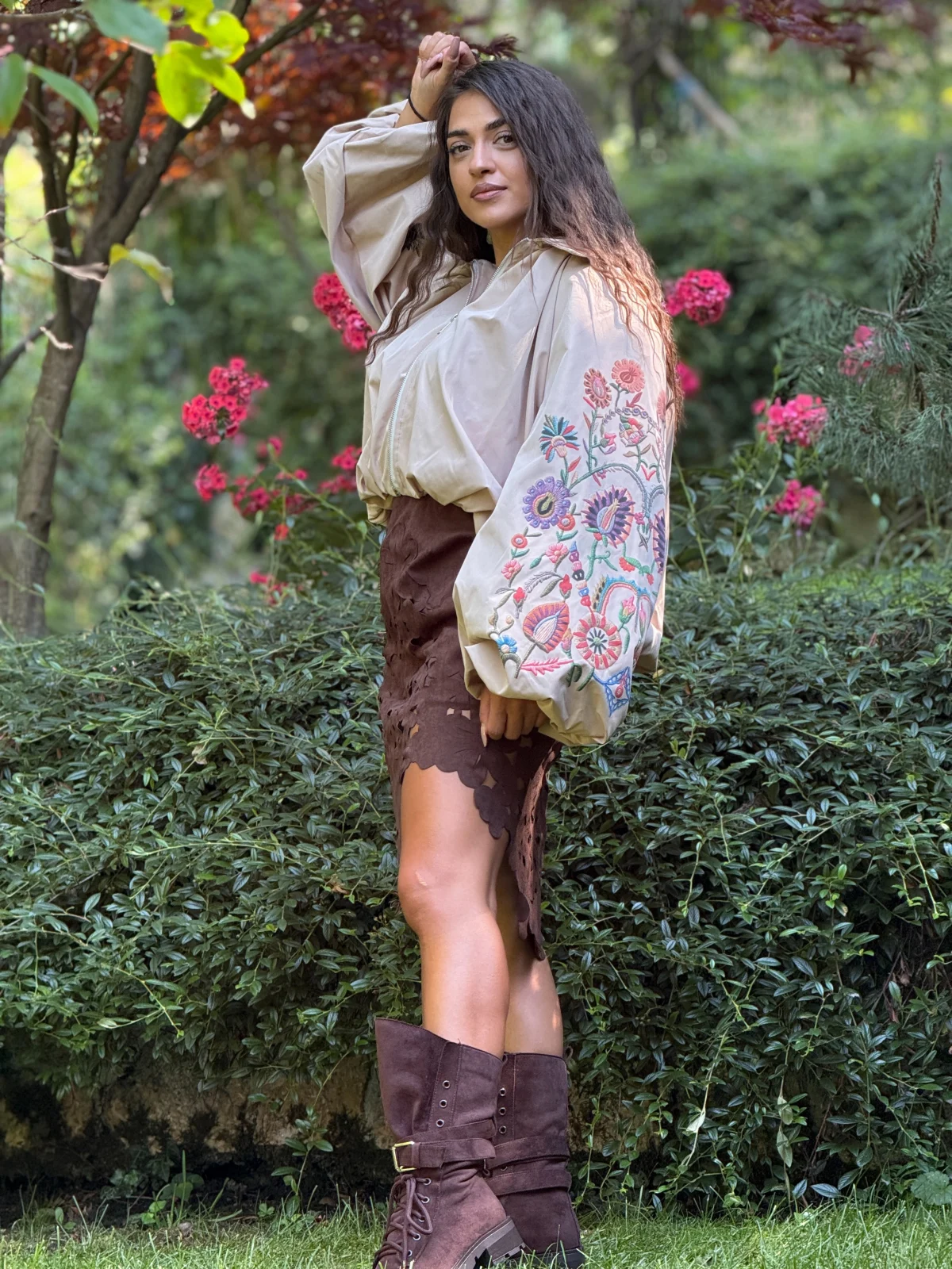 Jacheta dama bej scurta cu imprimeu floral pe maneci [3]