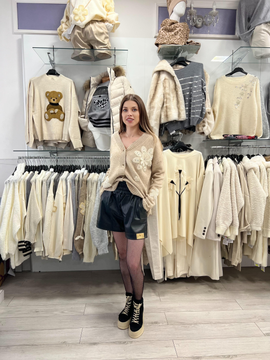 Jacheta dama crem cu aplicatii flori crosetate [4]