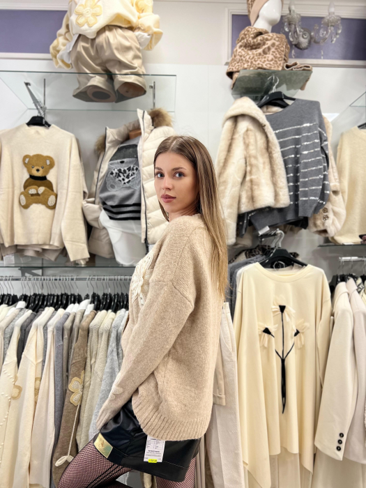 Jacheta dama crem cu aplicatii flori crosetate [3]