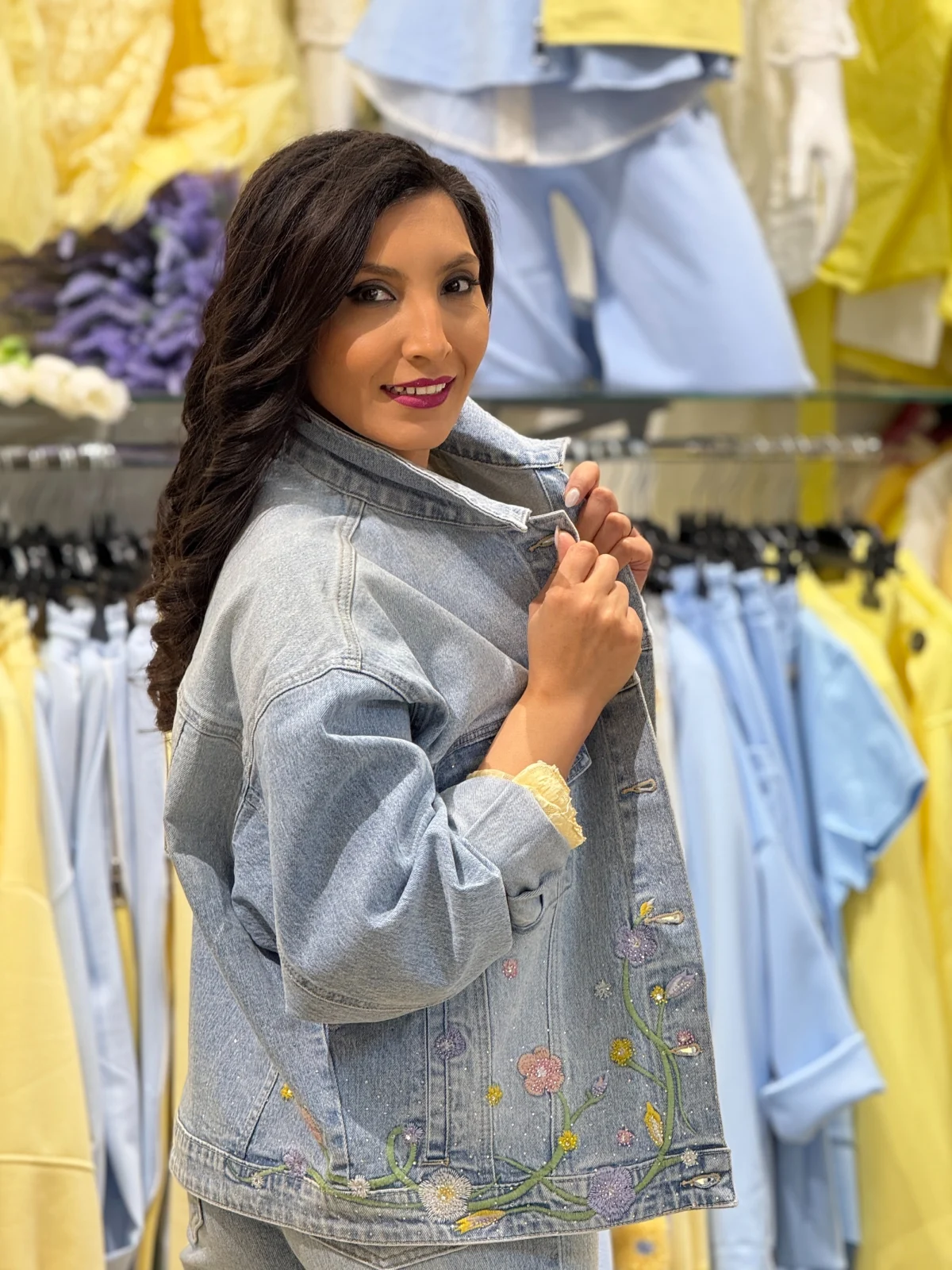 Jacheta dama albastra din denim cu flori brodate [3]