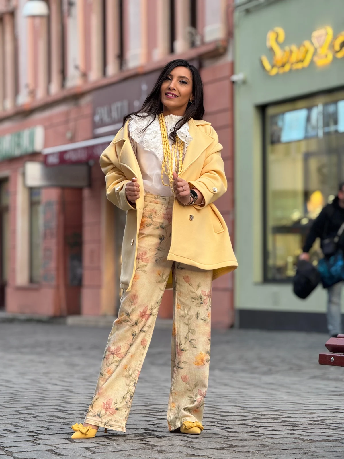 Jacheta dama galbena cu doua randuri de nasturi