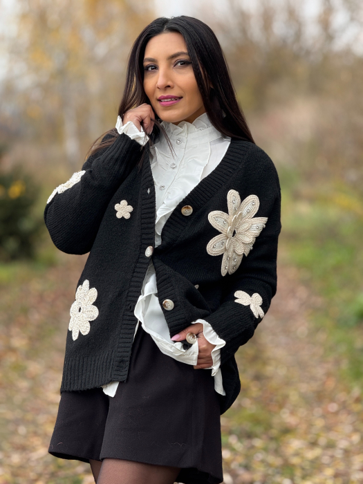 Jacheta dama neagra cu aplicatii flori crosetate [2]