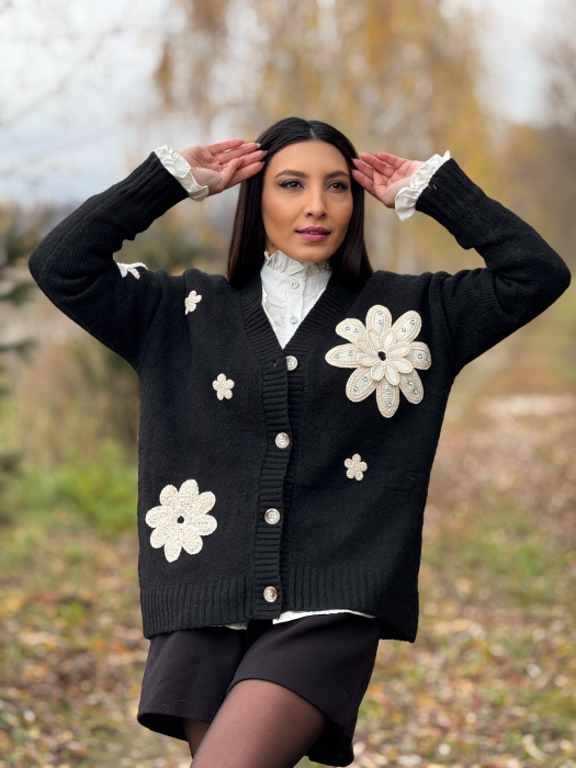 Jacheta dama neagra cu aplicatii flori crosetate [5]