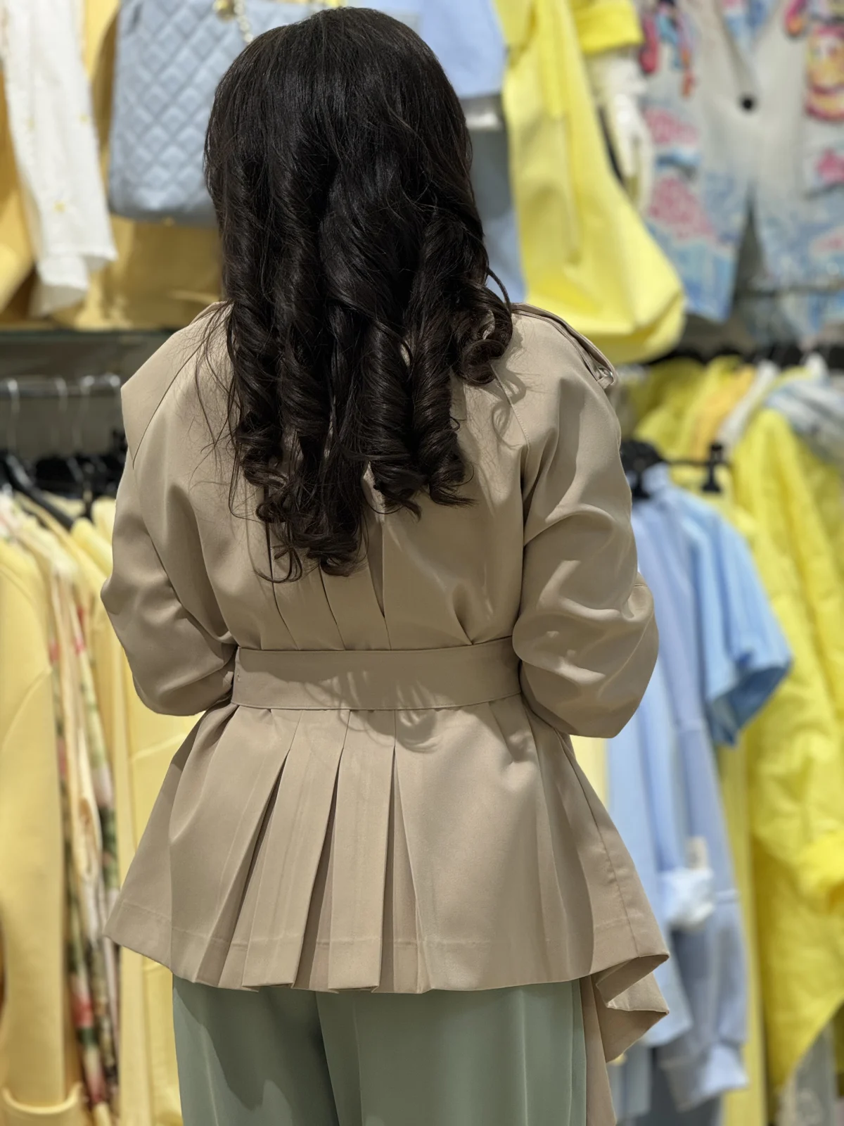 Jacheta dama scurta bej cu cordon in talie [6]