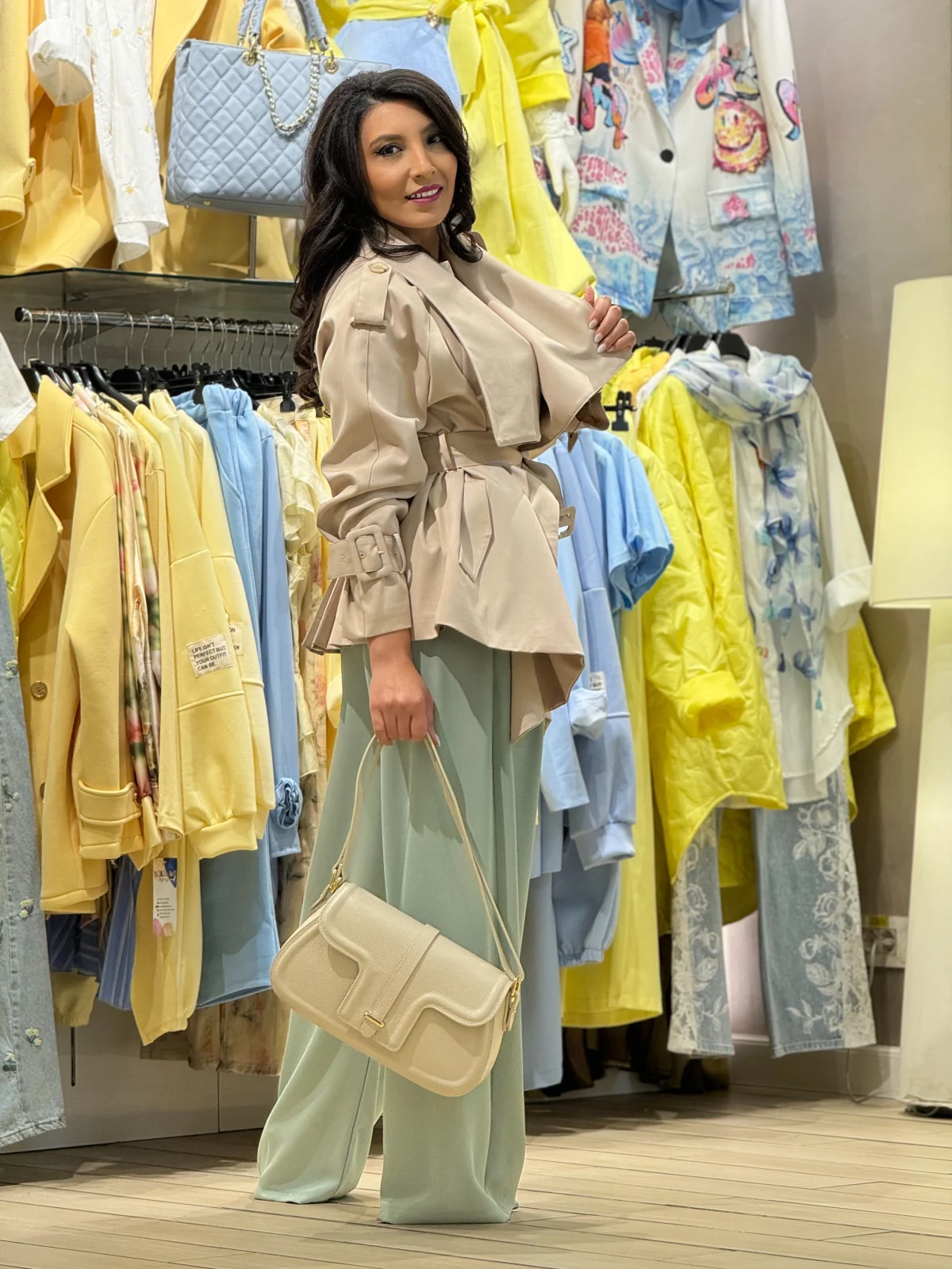 Jacheta dama scurta bej cu cordon in talie [2]