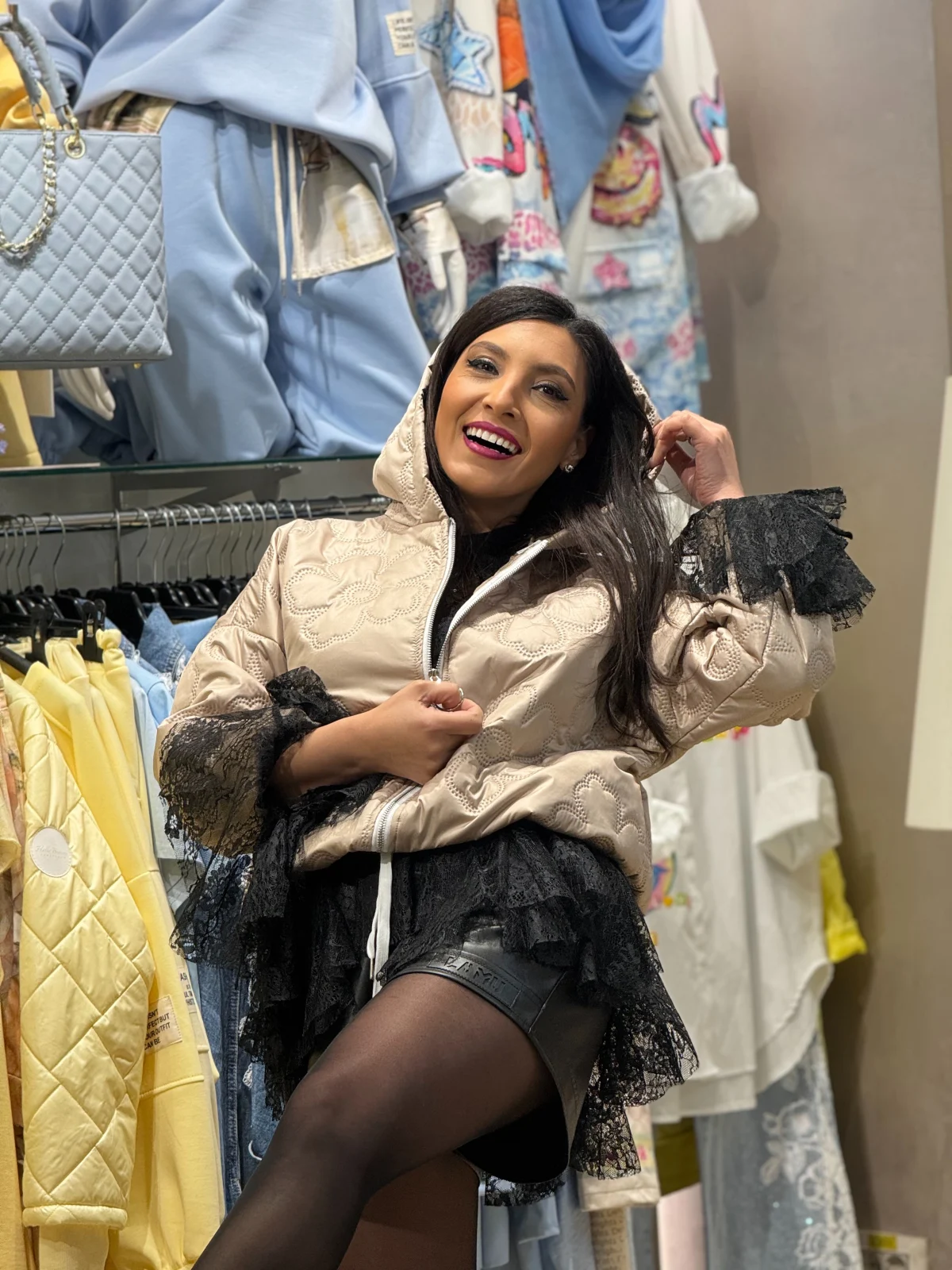 Jacheta dama scurta bej cu fermoar si broderie florala [2]