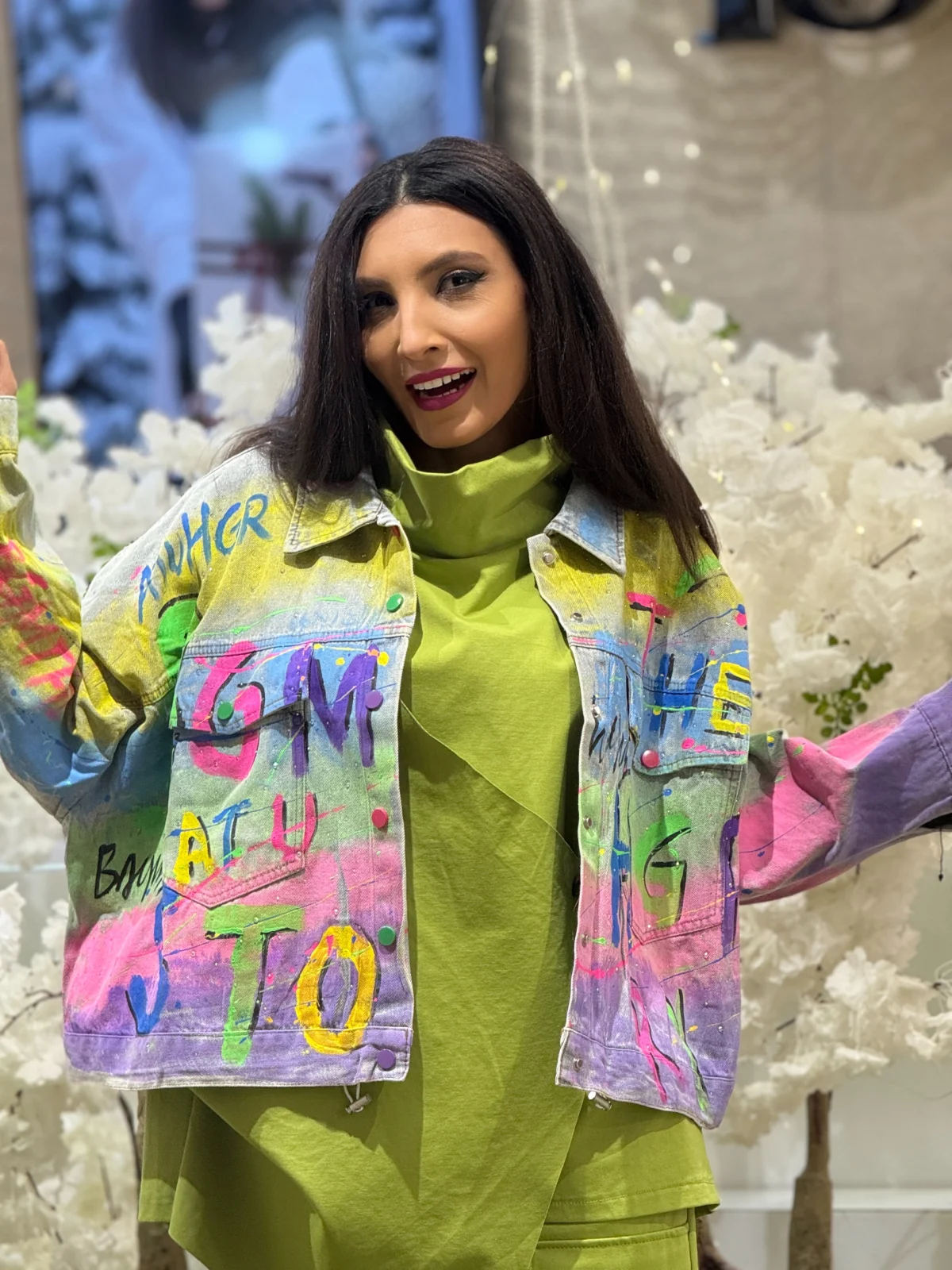 Jacheta dama din denim cu imprimeu artistic vibrant [3]