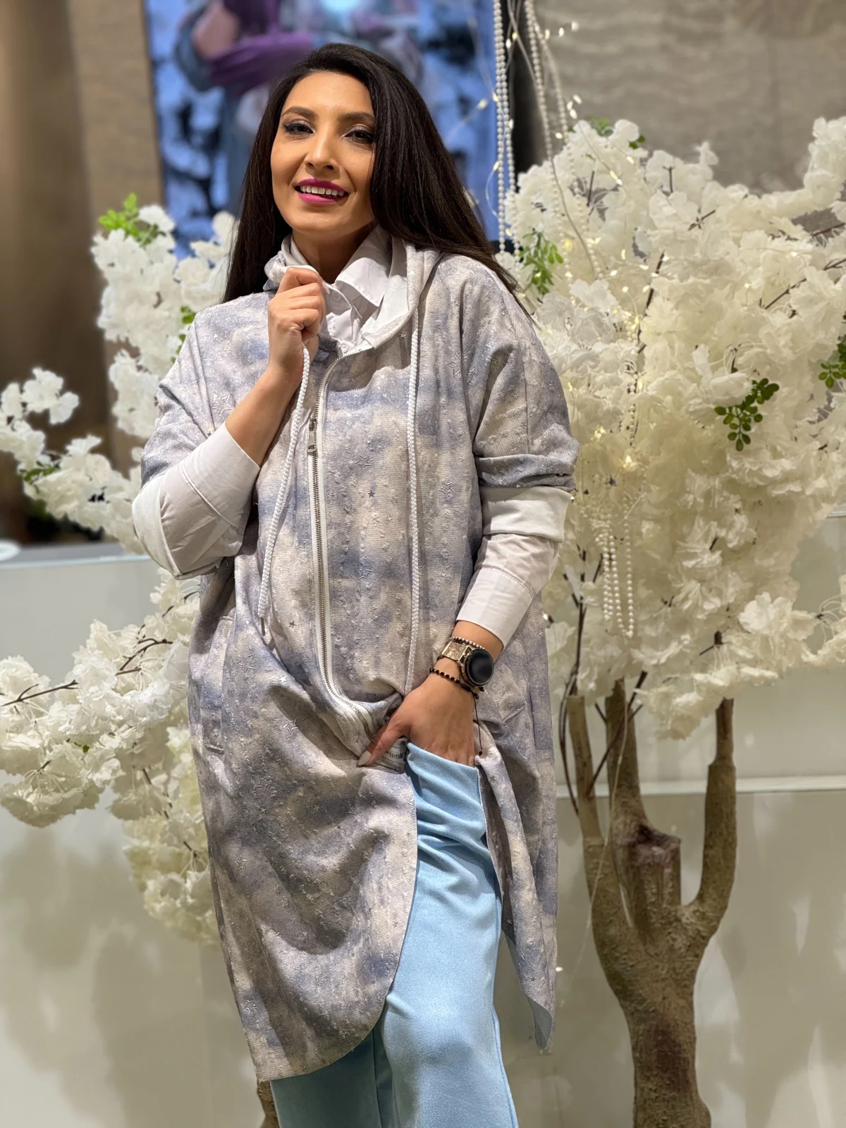 Jacheta dama bej lejera cu gluga si detalii stelate [5]