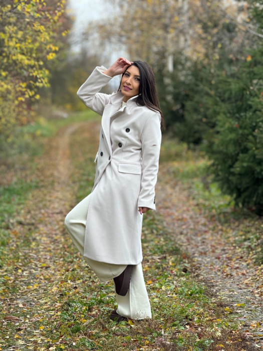 Palton dama bej cu nasturi [2]
