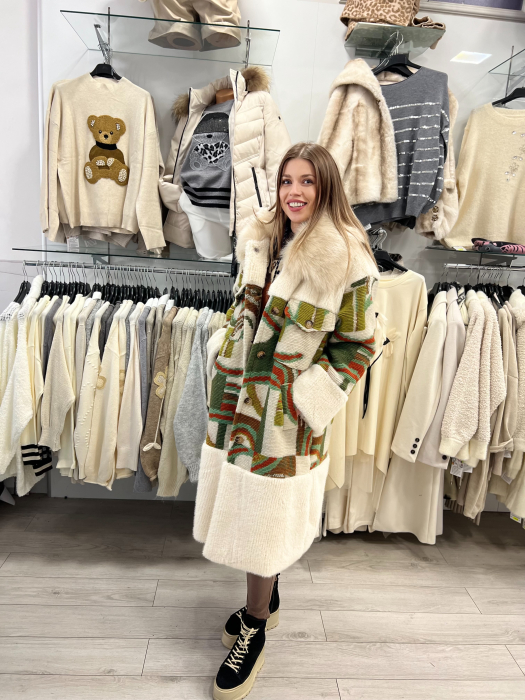 Palton dama lung cu detalii colorate si guler din blana [2]