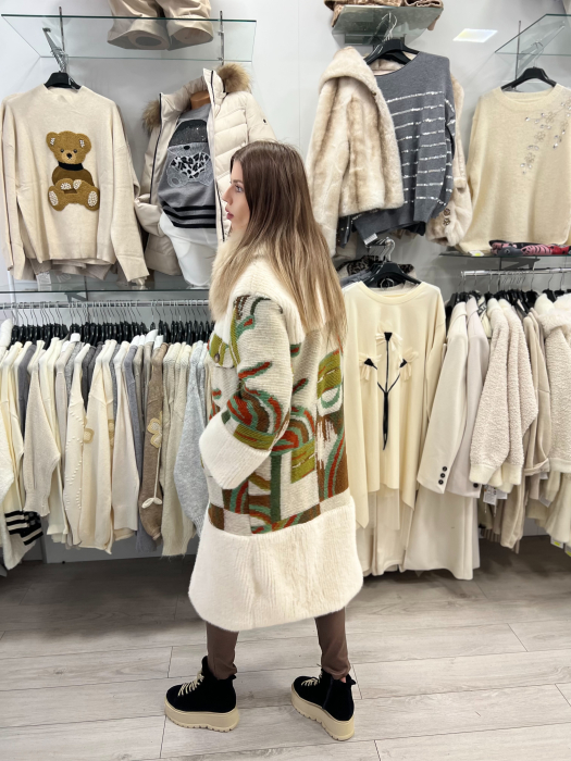 Palton dama lung cu detalii colorate si guler din blana [3]