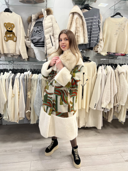 Palton dama lung cu detalii colorate si guler din blana [4]