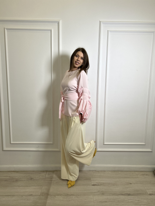 Pantalon dama crem cu pliuri in fata [6]
