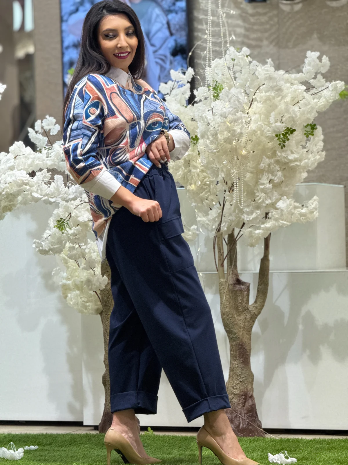 Pantaloni dama bleumarin cu talie elastica si buzunare cargo [4]