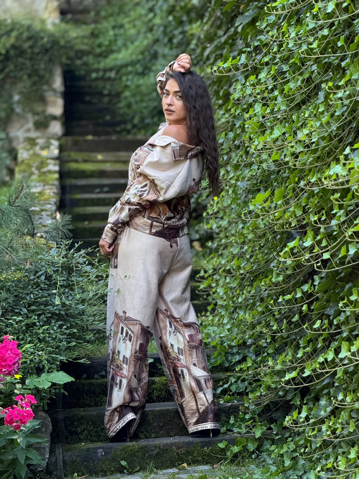 Pantaloni dama bej cu imprimeu case [5]